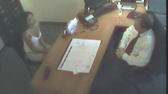 scandalgfs получает жесткий трах и глубокий кунилингус прямо в офисе