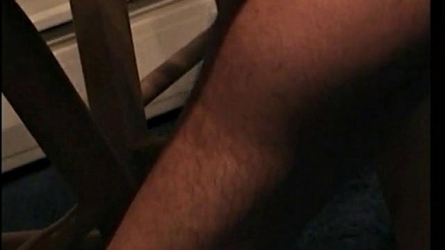 Итан развлекает себя вручную, ведь секса проще не найти