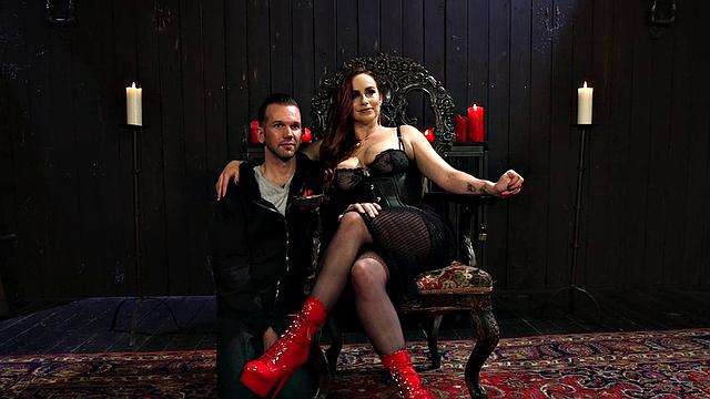 Busty bigtits n bigass domina facesits and smothers person