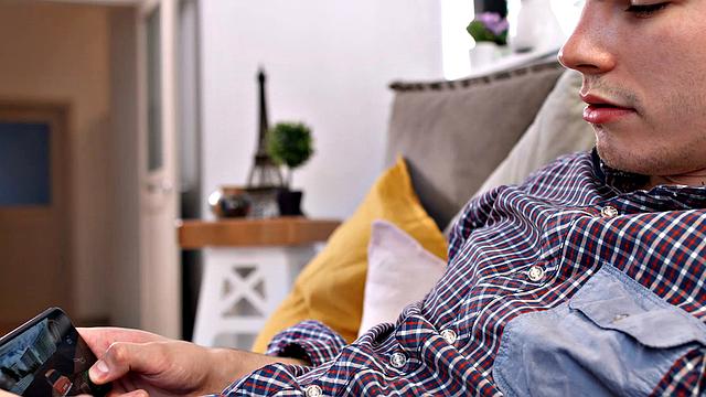 лана рой и ната парадайз устраивают жёсткую тройку на диване