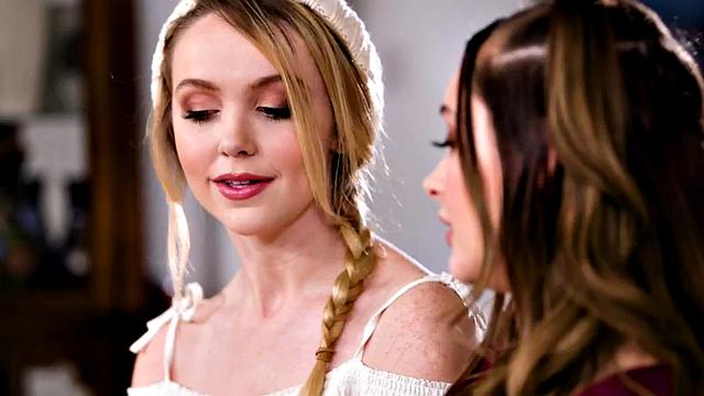 Hairy 19yo pussylicking dyke seduces petite 19yo dyke