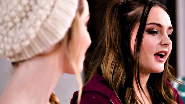 Hairy 19yo pussylicking dyke seduces petite 19yo dyke