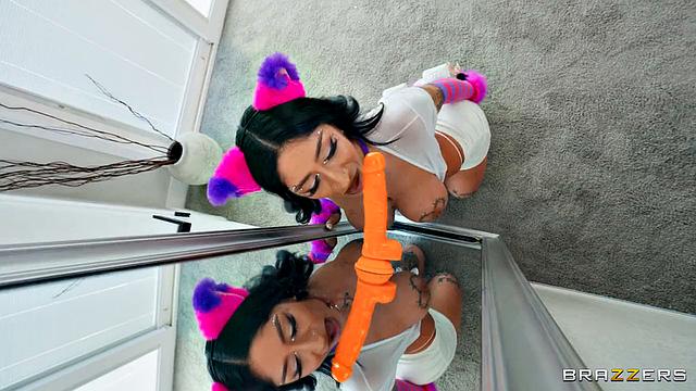 My Crazy Cosplay Girlfriend