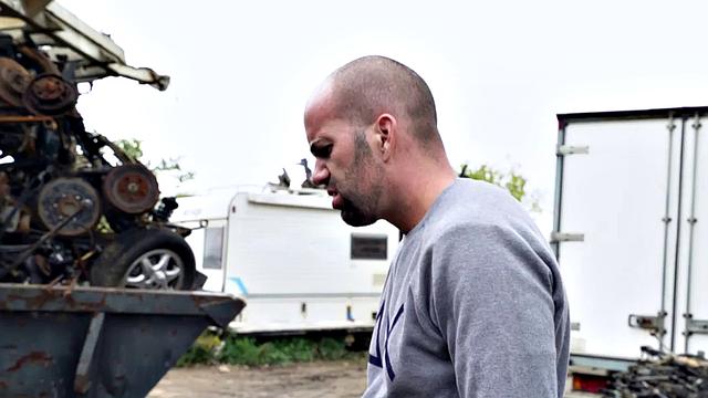 Распутная милашка жарится под открытым небом сочным членом