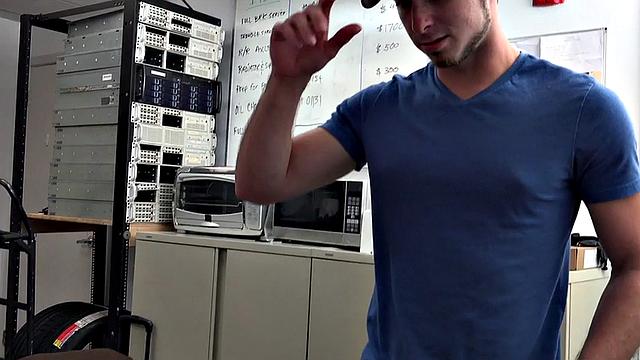 IR amateur stud fucked bareback by Black gay in office