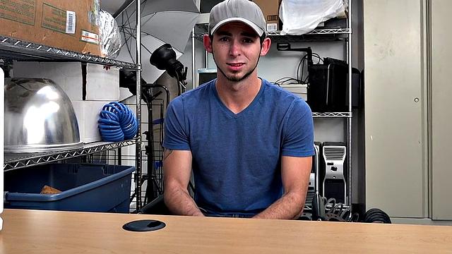 IR amateur stud fucked bareback by Black gay in office