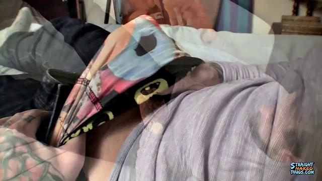 Жак Гослинг кончает на порно-журнал