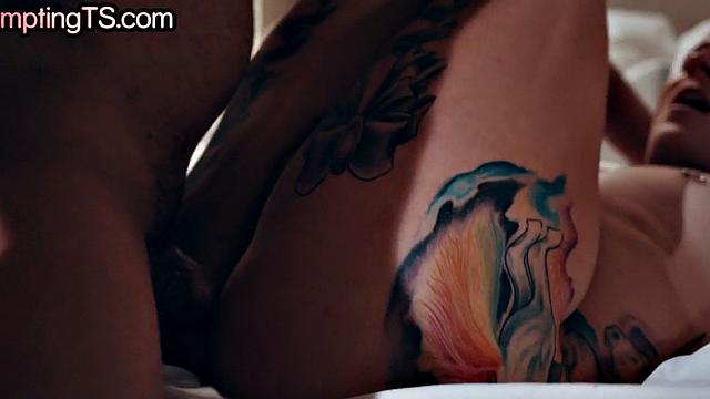 Buff trans seduced by lucky guy