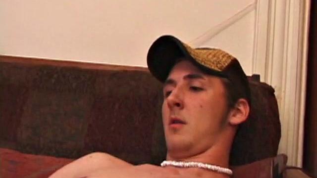 Майкл Уайтвуд дрочит и шутит о своём мастерстве перед камерой