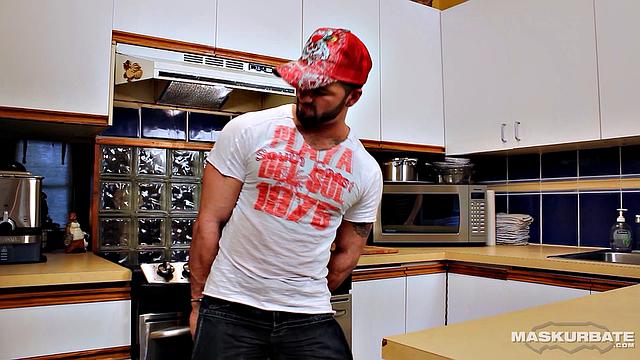 Pascal Worships Gorgeous Manuel Deboxer - Maskurbate