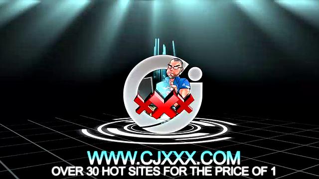 роман смид дрочит и кончает себе на ступни