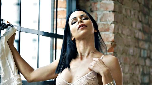 21 NATURALS - Sexy Jessy Jey Is Excited To Feel A Big Dick In Her Tight Ass At The Office