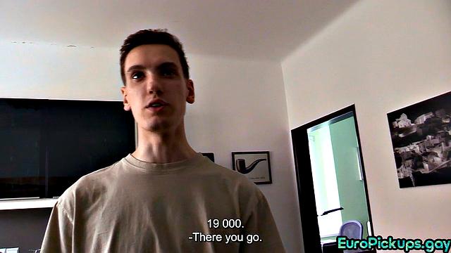 Pulled stud gives stunning blowjob