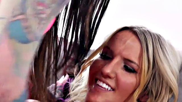 Dominant Trannies fuck anal MILF in 3way