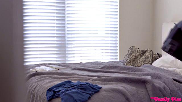 whitney wright скачет на сводном брате и глотает сперму