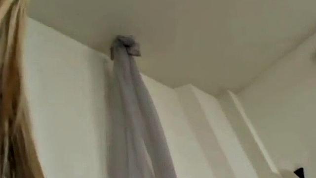 блонда решила: меньше слов, больше пальцев и спермы на лицо