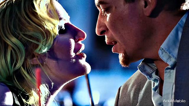 Смотри, как Алексса Вайс получает жёсткий секс у зеркала