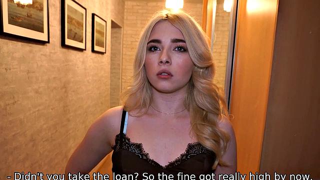 русская блондинка отдаёт долг жёстким сексом