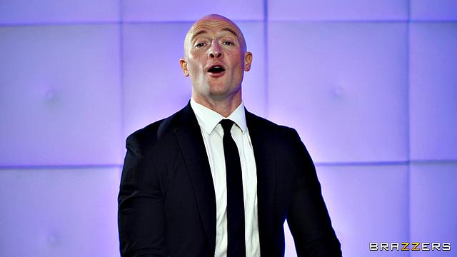 премия за лучший оргазм: шеф снимает, девчонки раздвигают