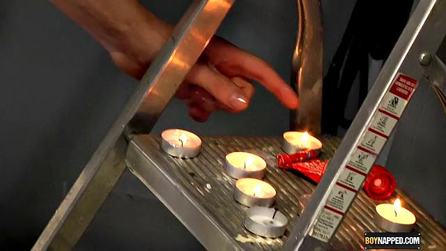 Возбуждённый Марк Хенли получает большую порцию спермы