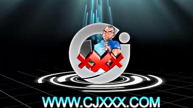 Зак дрочит и кончает на камеру