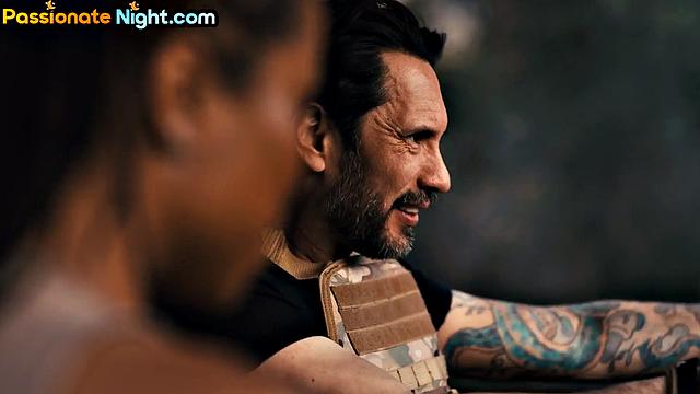 Две пышногрудые любовницы жарко трахаются с мужчиной в жёстком групповом сексе.