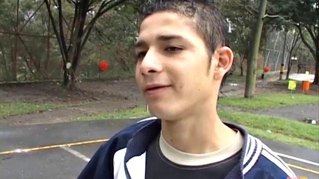 андерсон глубоко сосёт тулио и глотает сперму