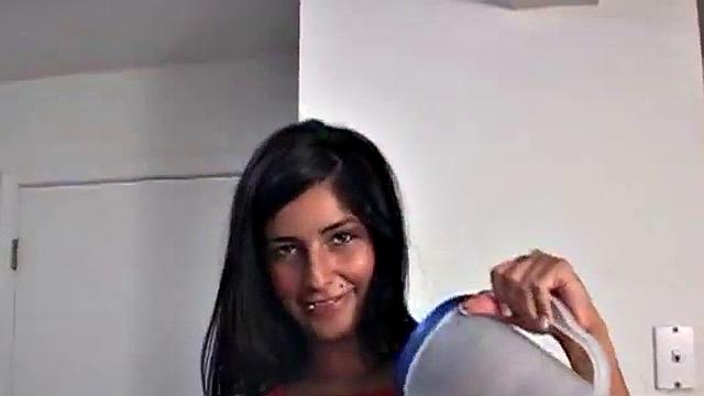 мандя решила - душ это не просто вода, но и повод намокнуть посерьёзнее