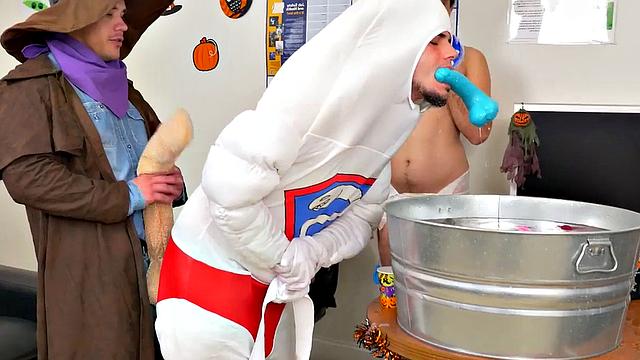 Watch as amateur in uniform tattoos & barebacks tiny cock at the office