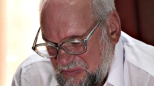 Old guy lets 21yo bigtitted girl ride his cock before cumshot