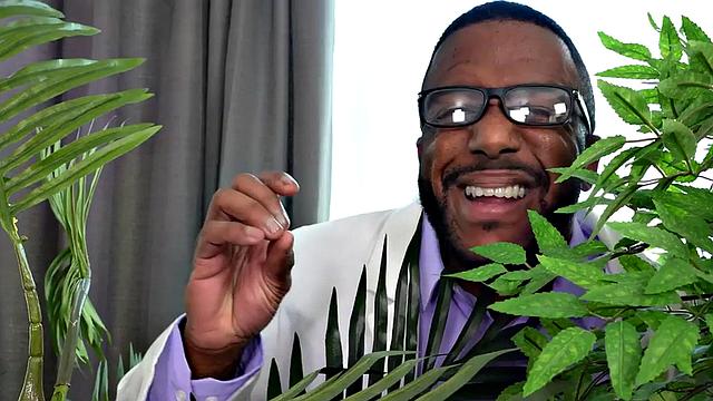 Muscled oiled hunk jerked off by doctor in infirmary