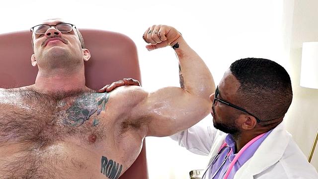 Muscled oiled hunk jerked off by doctor in infirmary