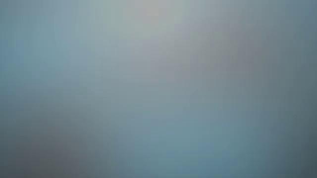 развратная блондинка с шикарными формами разносит кружево