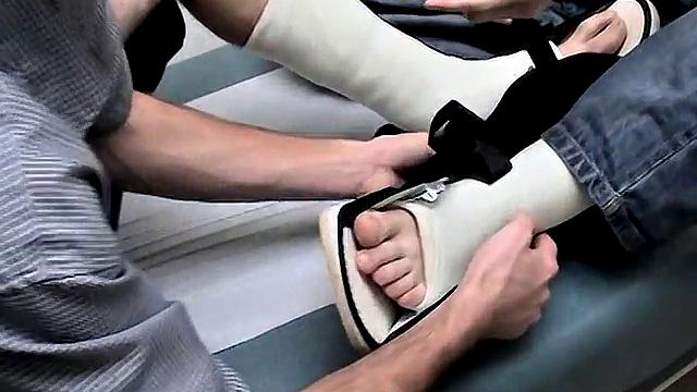 Evan Heinze Gets Foot Cast with Ian Madrox