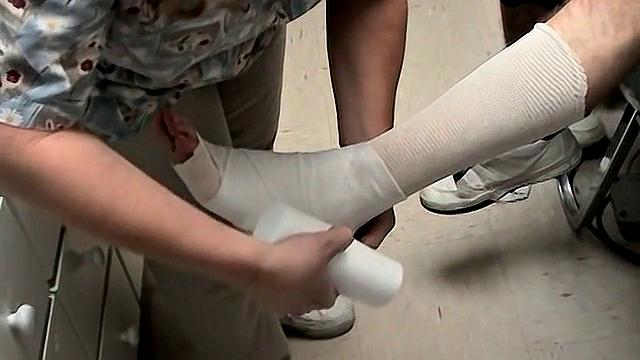 Evan Heinze Gets Foot Cast with Ian Madrox