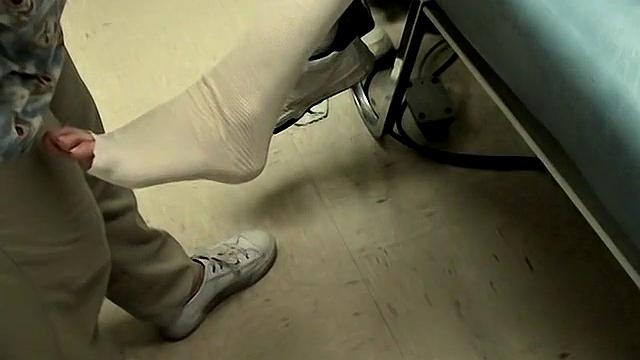 Evan Heinze Gets Foot Cast with Ian Madrox