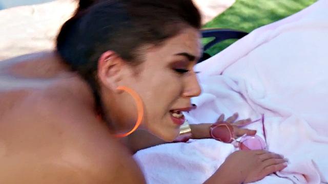 Outdoor nympho babe gets anala fter bikini teasing