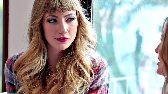 Stepmom dyke pussylicked in threesome during sapphic session