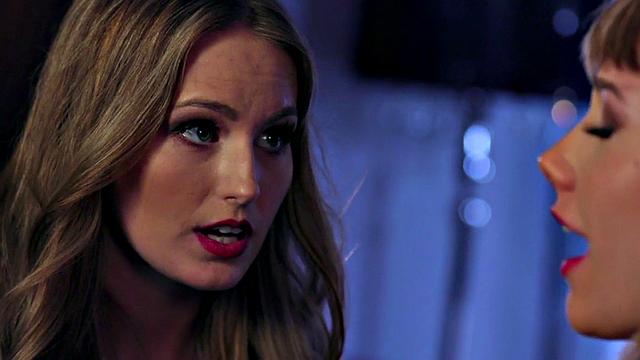 Stepmom dyke pussylicked in threesome during sapphic session