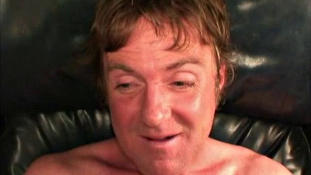 Джимми давно понял: рука вернее любой жены