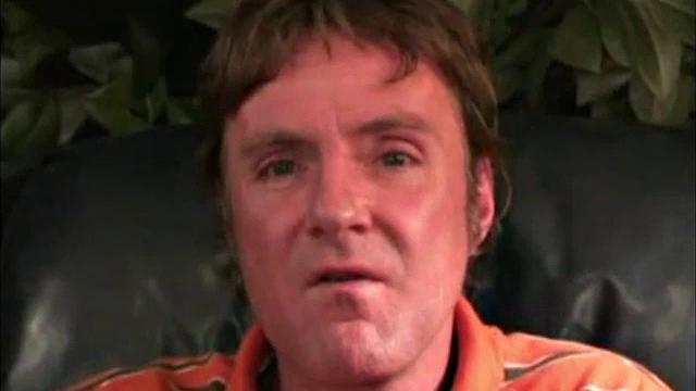 Джимми давно понял: рука вернее любой жены