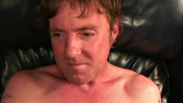 Джимми давно понял: рука вернее любой жены