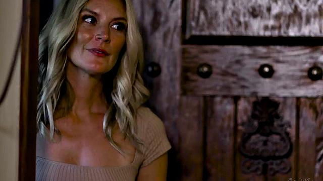 Lesbian beauties love playing with pussies while fingering