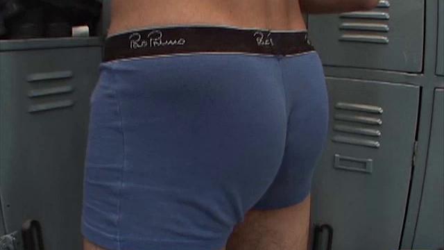 Дэмиан с жадностью сосёт огромный член Джорджа и ловит горячий финиш