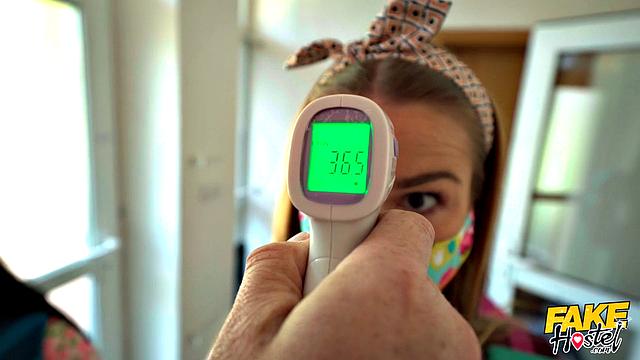 Bi-sexual Babes Share Cock