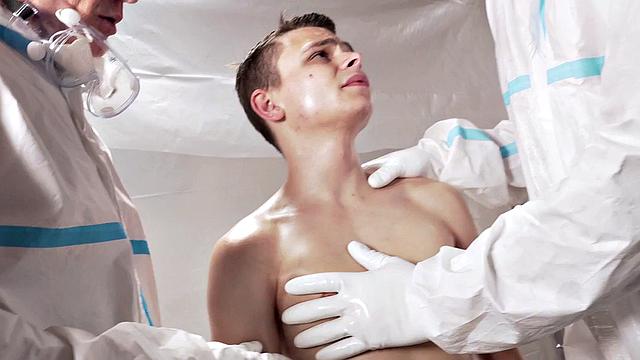 Petite twinks 3some fucked by DILFS in medical experiment