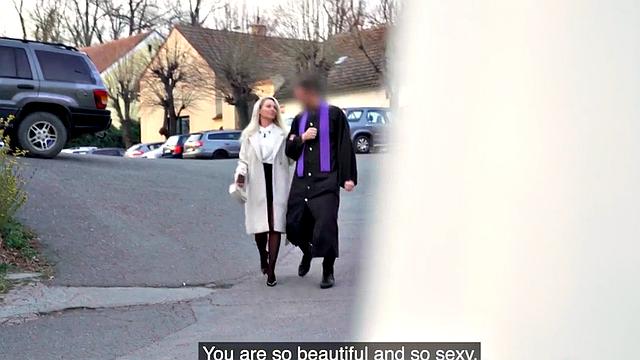 Bigbooty picked up MILF gets smashed in van before riding