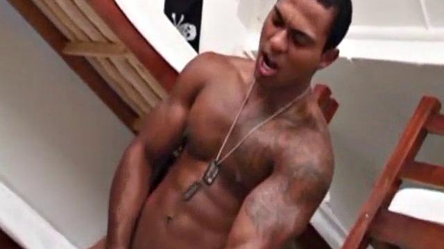 Смотри, как Даниэль Араухо сосёт и трахается с Фернамом Альваресом по-взрослому