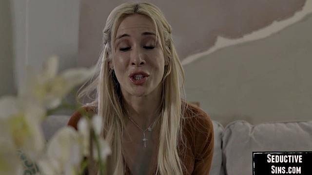 Страстная брюнетка раздвигает ноги для черного любовника и сходит с ума от фака в киску.