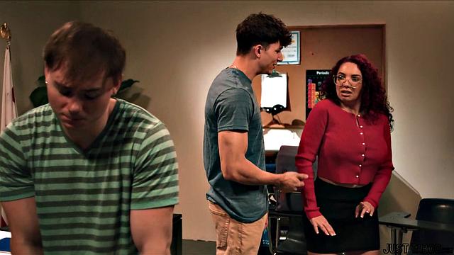 опытная училка принимает двойное проникновение от двух жеребцов